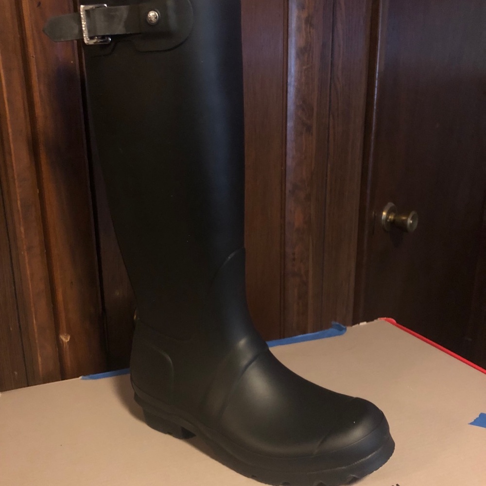 Hunter matte rain boots size 6 never worn.
